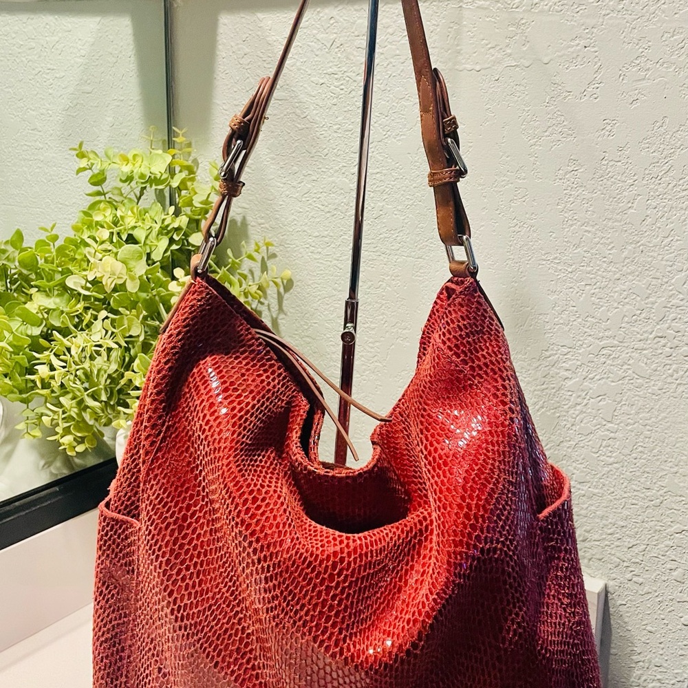 Sorial New York Red Snakeskin Shoulder Bag - Picture 2 of 15